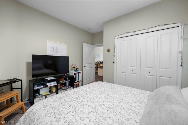 238 Silver Spring Circle, Elyria, OH 44035