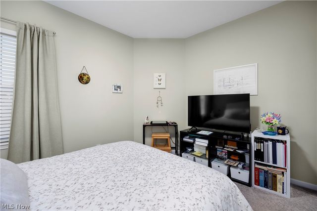 238 Silver Spring Circle, Elyria, OH 44035