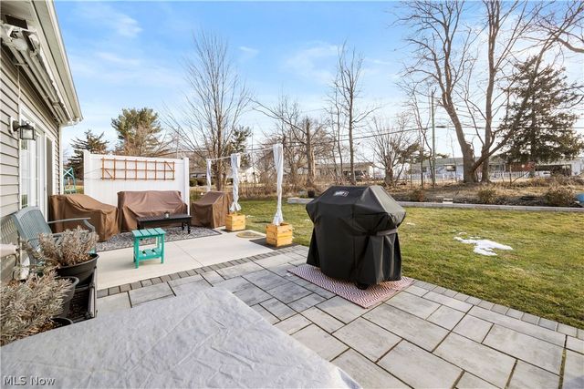 238 Silver Spring Circle, Elyria, OH 44035