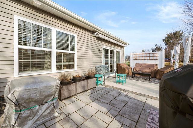 238 Silver Spring Circle, Elyria, OH 44035