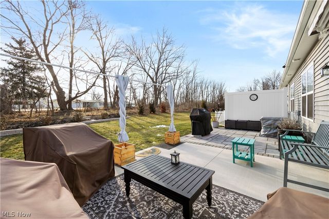 238 Silver Spring Circle, Elyria, OH 44035