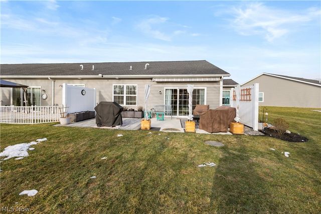 238 Silver Spring Circle, Elyria, OH 44035