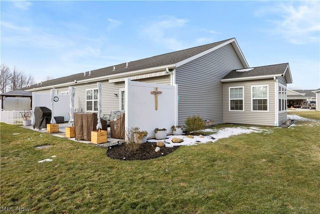 238 Silver Spring Circle, Elyria, OH 44035