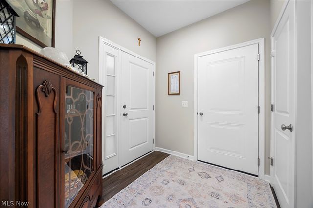 238 Silver Spring Circle, Elyria, OH 44035