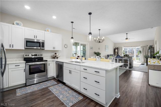 238 Silver Spring Circle, Elyria, OH 44035