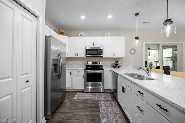 238 Silver Spring Circle, Elyria, OH 44035