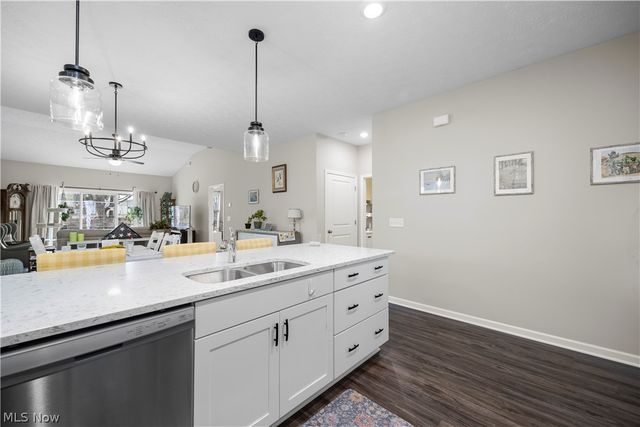 238 Silver Spring Circle, Elyria, OH 44035