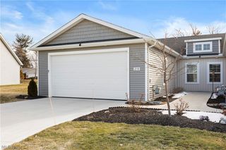 238 Silver Spring Circle, Elyria, OH 44035
