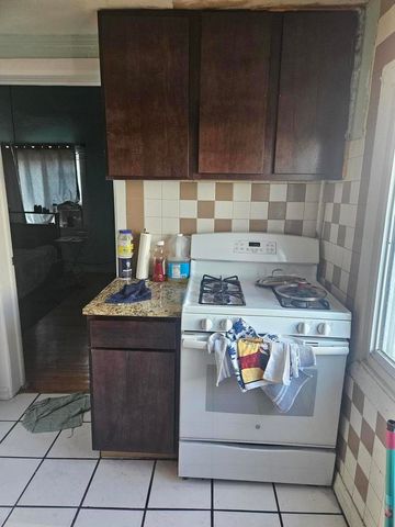 2144 W 19th Street, Chicago, IL 60608