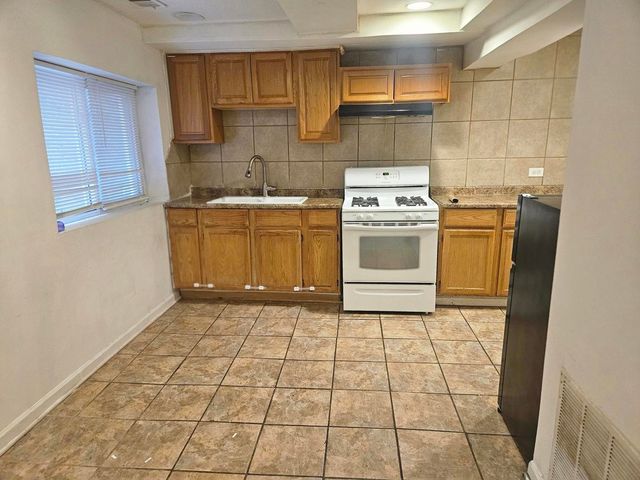 2144 W 19th Street, Chicago, IL 60608