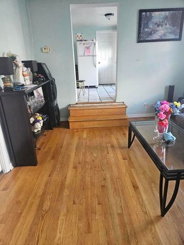 2144 W 19th Street, Chicago, IL 60608