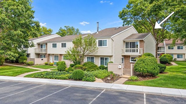204 Springmeadow Drive M, Holbrook, NY 11741