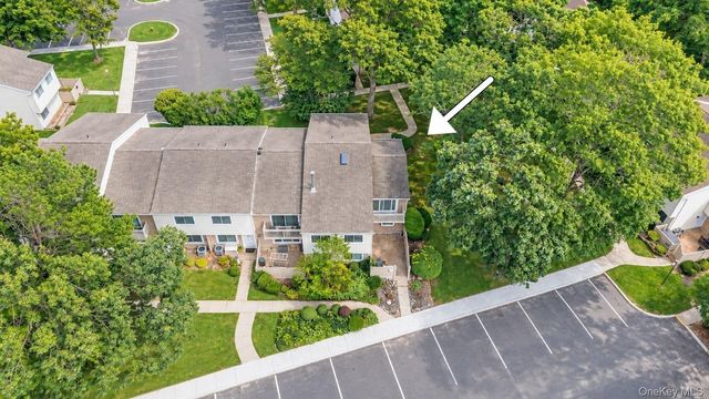 204 Springmeadow Drive M, Holbrook, NY 11741