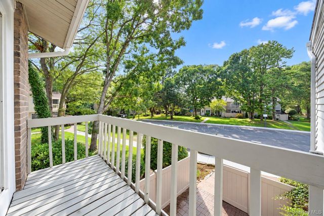 204 Springmeadow Drive M, Holbrook, NY 11741