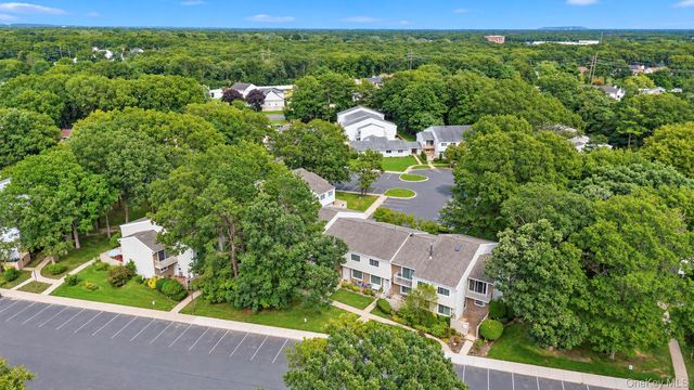 204 Springmeadow Drive M, Holbrook, NY 11741