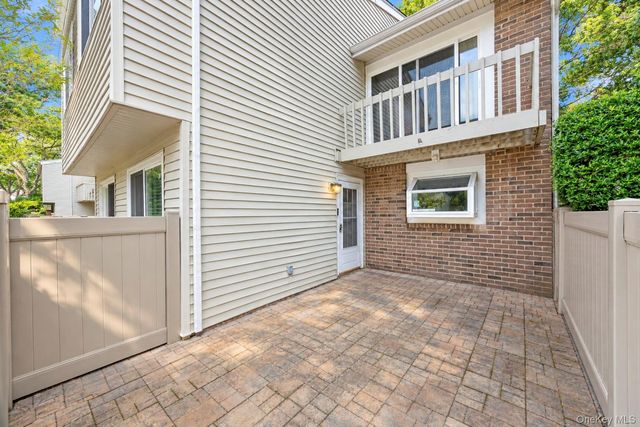 204 Springmeadow Drive M, Holbrook, NY 11741