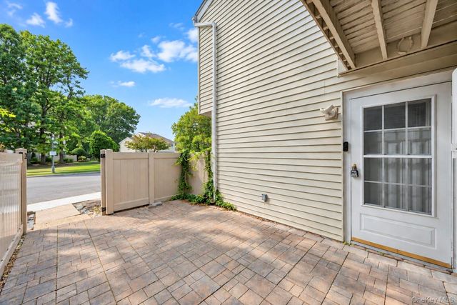 204 Springmeadow Drive M, Holbrook, NY 11741