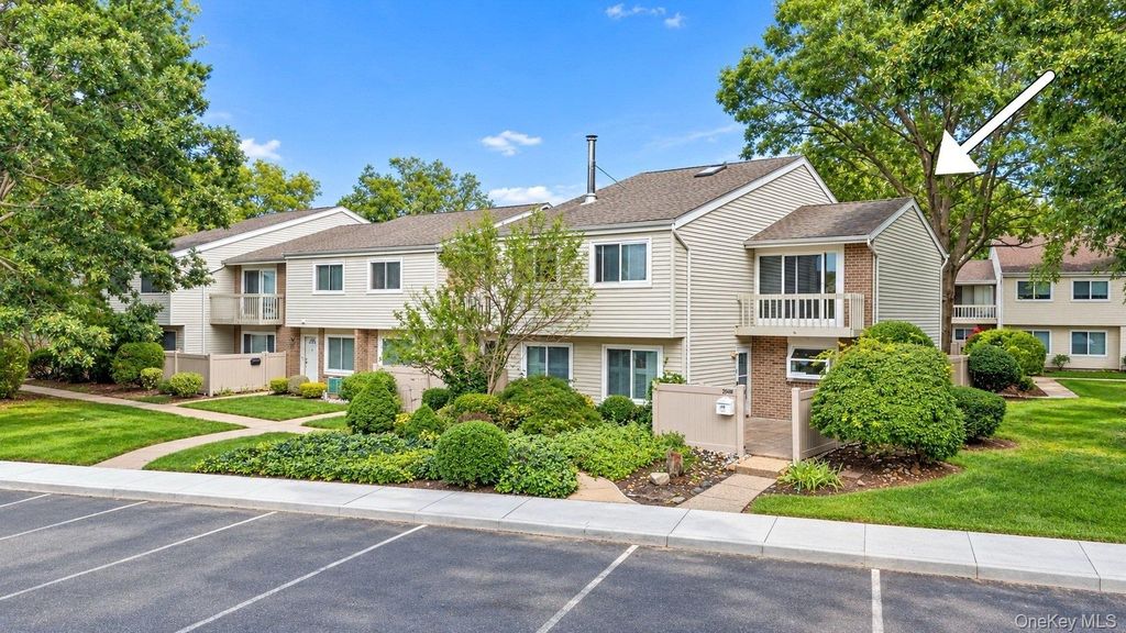 204 Springmeadow Drive M, Holbrook, NY 11741 — photo 2