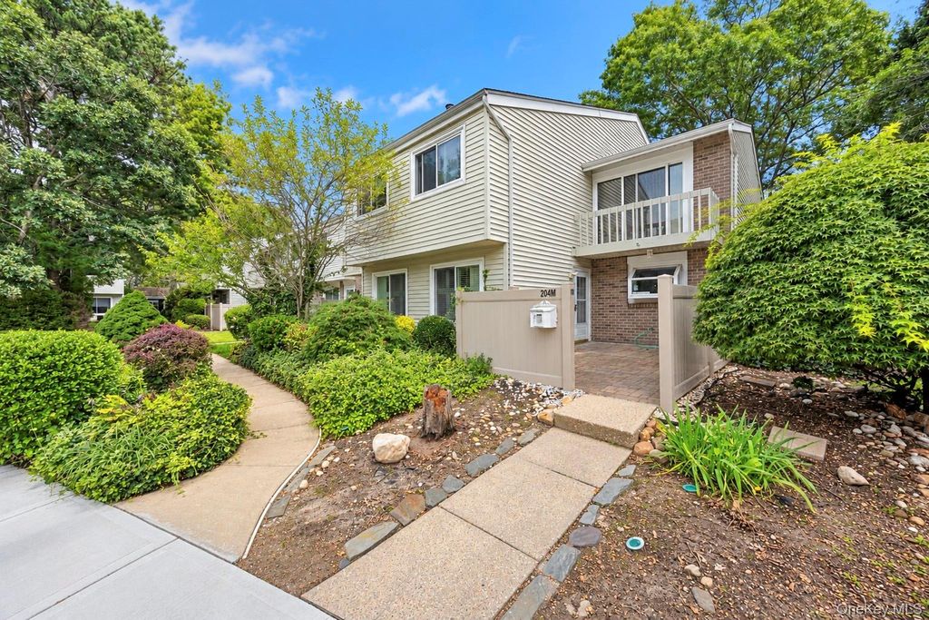 204 Springmeadow Drive M, Holbrook, NY 11741 — photo 4