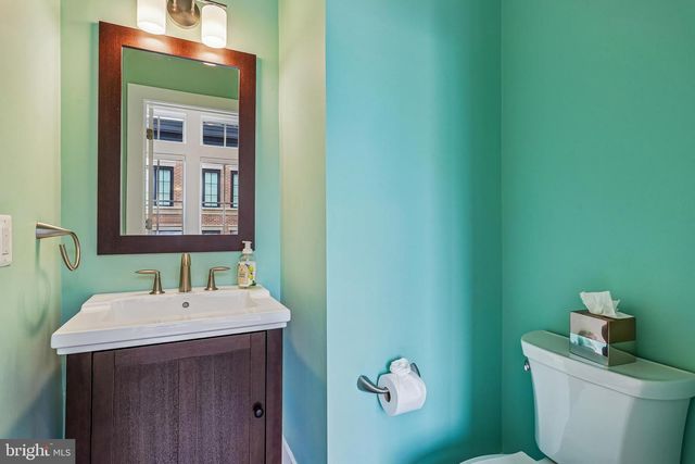 3675 CHEVY CHASE LAKE DR, Chevy Chase, MD 20815