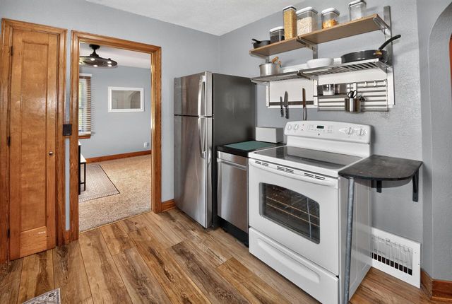 S89W22720 Milwaukee AVENUE, Big Bend, WI 53103