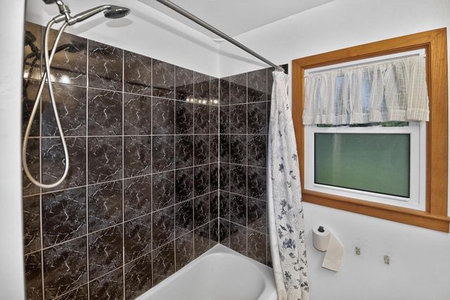 S89W22720 Milwaukee AVENUE, Big Bend, WI 53103