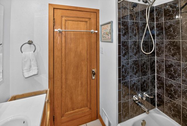 S89W22720 Milwaukee AVENUE, Big Bend, WI 53103