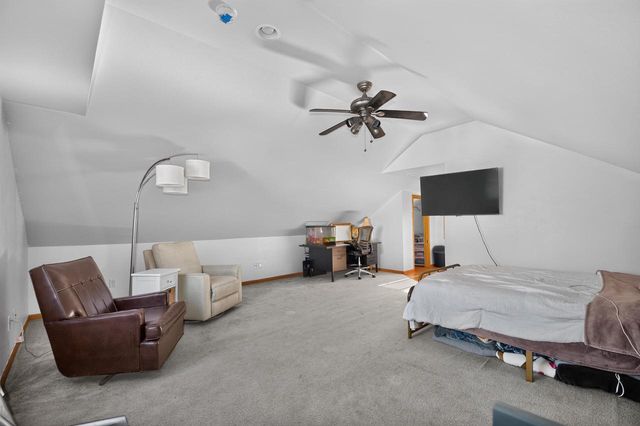 S89W22720 Milwaukee AVENUE, Big Bend, WI 53103