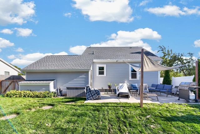 S89W22720 Milwaukee AVENUE, Big Bend, WI 53103