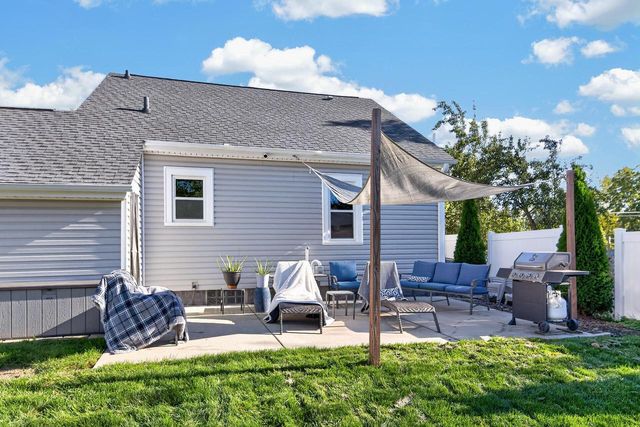 S89W22720 Milwaukee AVENUE, Big Bend, WI 53103