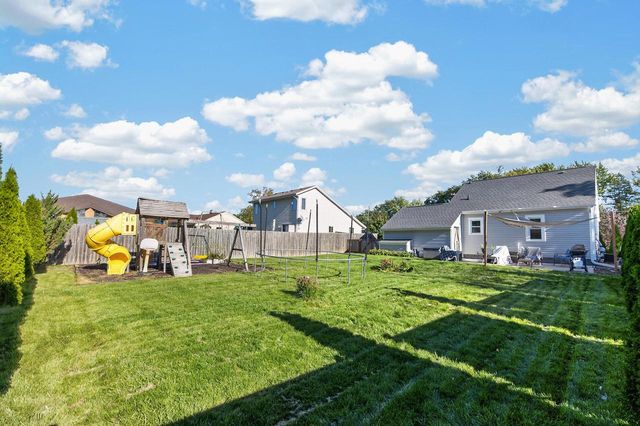 S89W22720 Milwaukee AVENUE, Big Bend, WI 53103