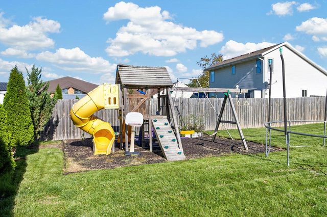 S89W22720 Milwaukee AVENUE, Big Bend, WI 53103