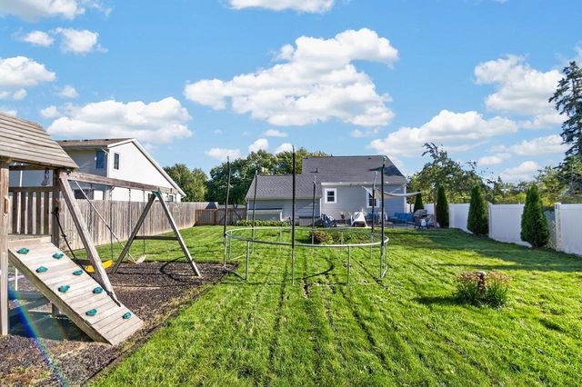 S89W22720 Milwaukee AVENUE, Big Bend, WI 53103
