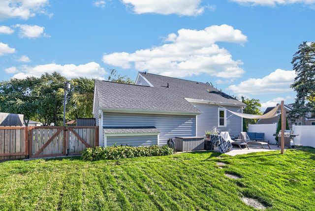 S89W22720 Milwaukee AVENUE, Big Bend, WI 53103