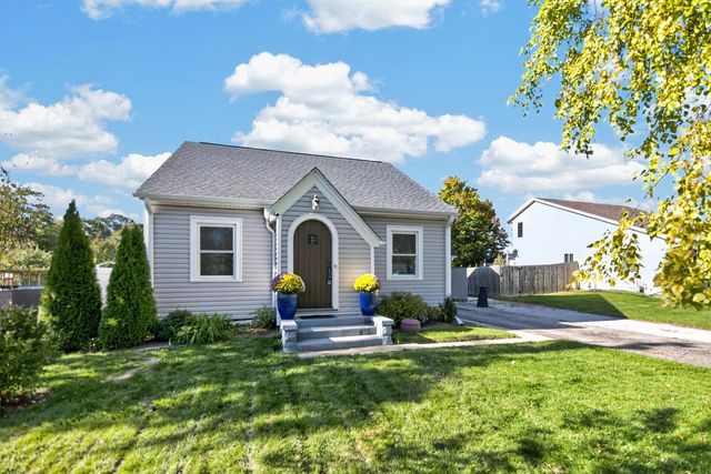 S89W22720 Milwaukee AVENUE, Big Bend, WI 53103