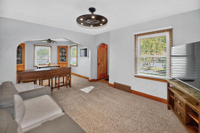 S89W22720 Milwaukee AVENUE, Big Bend, WI 53103