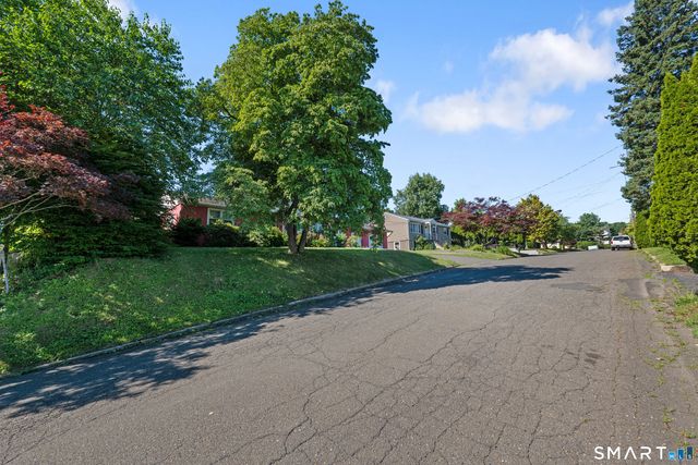 4 Francis Road, Danbury, CT 06810