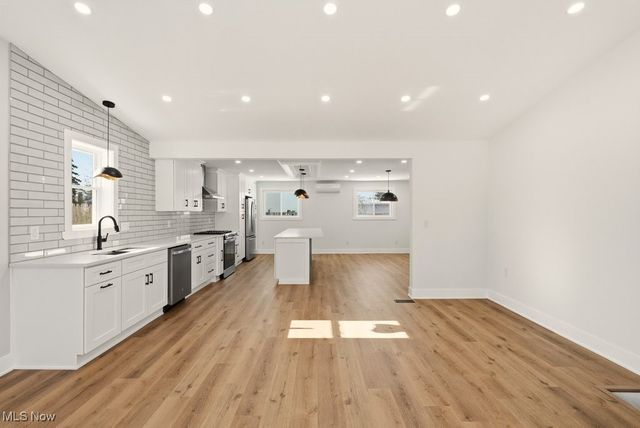 310 Saint Lawrence Boulevard, Eastlake, OH 44095