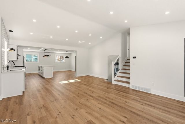 310 Saint Lawrence Boulevard, Eastlake, OH 44095