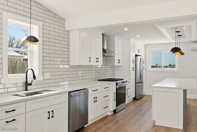 310 Saint Lawrence Boulevard, Eastlake, OH 44095