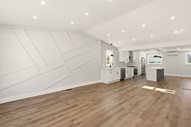 310 Saint Lawrence Boulevard, Eastlake, OH 44095