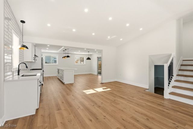 310 Saint Lawrence Boulevard, Eastlake, OH 44095