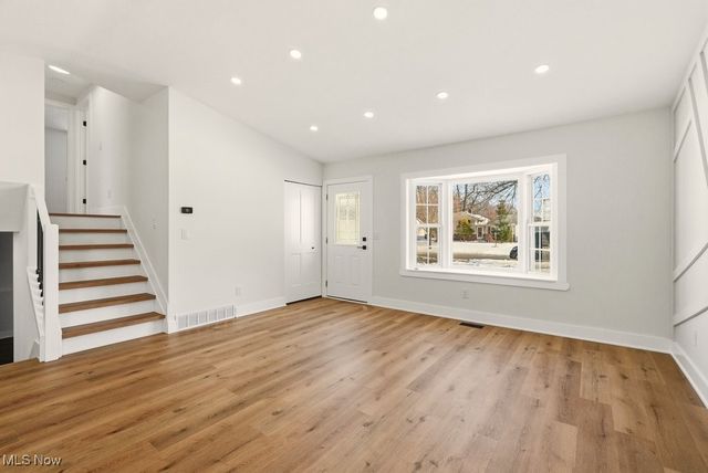 310 Saint Lawrence Boulevard, Eastlake, OH 44095