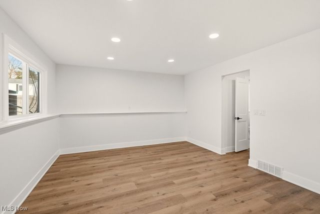 310 Saint Lawrence Boulevard, Eastlake, OH 44095