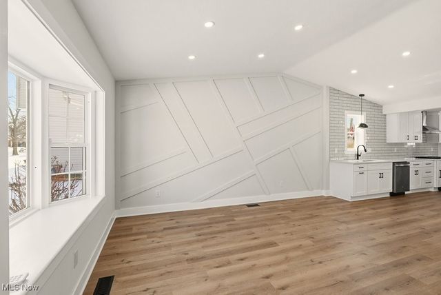 310 Saint Lawrence Boulevard, Eastlake, OH 44095