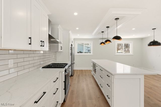 310 Saint Lawrence Boulevard, Eastlake, OH 44095