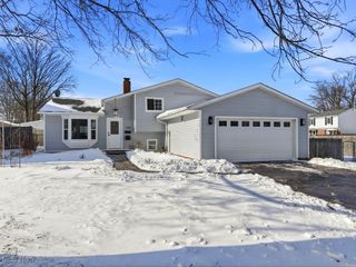 310 Saint Lawrence Boulevard, Eastlake, OH 44095