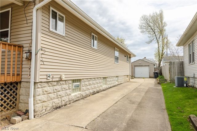 1177 Neptune Avenue, Akron, OH 44301