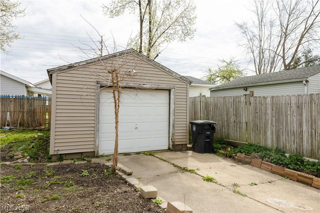 1177 Neptune Avenue, Akron, OH 44301