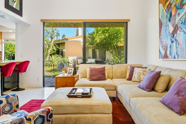 466 E Calle Begonia, Palm Springs, CA 92262